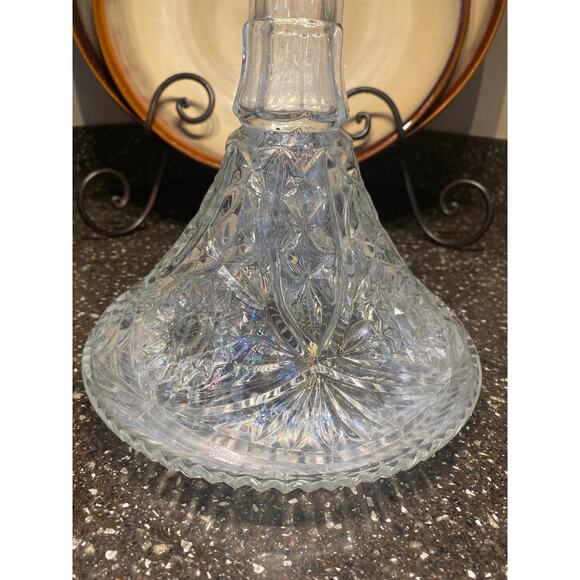 Beautiful Vintage crystal cut glass decanter. Pristine condition. - Picture 4 of 6